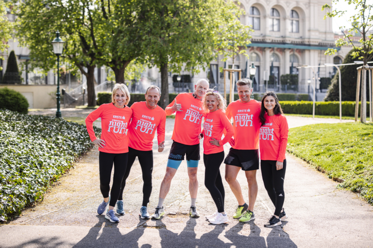 Der 5 Kilometer lange erste bank ­vienna night run auf der Wiener Ringstraße ist sicher einer der schönsten Läufe der Welt – heuer am 22. September im 16. Jahr. Ein Interview mit dem Organisator & Erfinder Hannes Menitz.