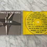 Oktober 1992: R.E.M., das Quartett aus Athens/Georgia, bestehend aus Bill Berry, Peter Buck, Mike Mills und Michael Stipe veröffentlichten ihr Album „Automatic for the People“ – und alle sprachen davon.