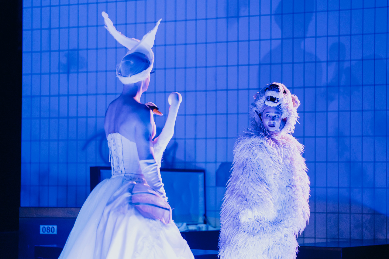 „Angels in America“ von Tony Kushner war ein riesiger Broadway-Erfolg der 90er-Jahre, 2003 machte Mike Nichols daraus auch eine grandiose TV-Show mit Meryl Streep, Al Pacino und Emma Thompson