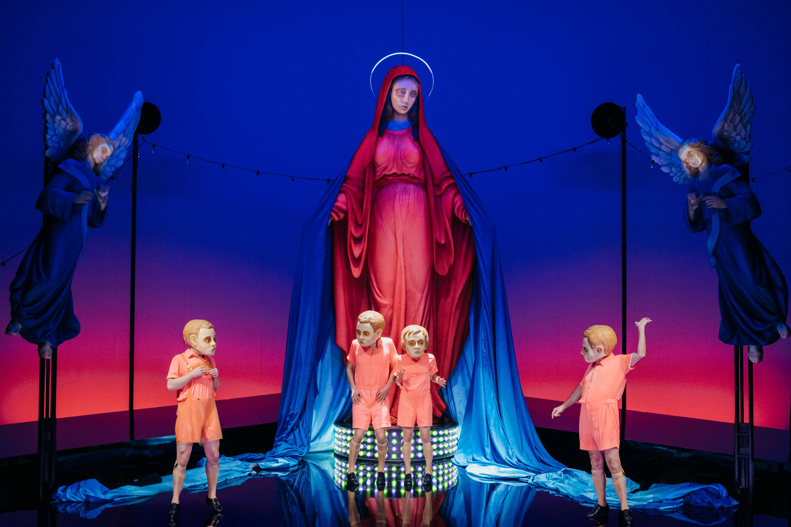 Ein Dorf-Sittenbild aus der Zeit vor der Naziherrschaft – Das Akademietheater spielt Maria Lazars „Die Eingeborenen von Maria Blut“.