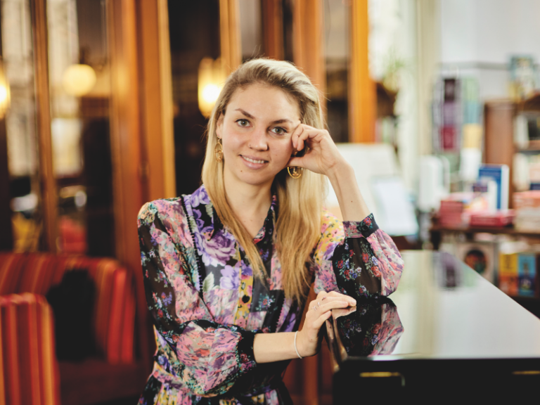 Maddy Rose. Die Musikerin mit der wunderbar souligen Stimme spielte schon als Opener der Ö1-Bühne am Donauinselfest, man kann sie aber auch in Wiener Hotelbars hören. – ©Stefan Joham