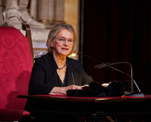 Am 15. Februar wird die deutsche Autorin und Buchmoderatorin Elke Heidenreich 80 Jahre alt. Wir gratulieren unserem Gast bei „EineStadt.EinBuch. 2022“ mit einer „Hommage“ an Heidenreich des in Wien lebenden Schriftstellers Radek Knapp.