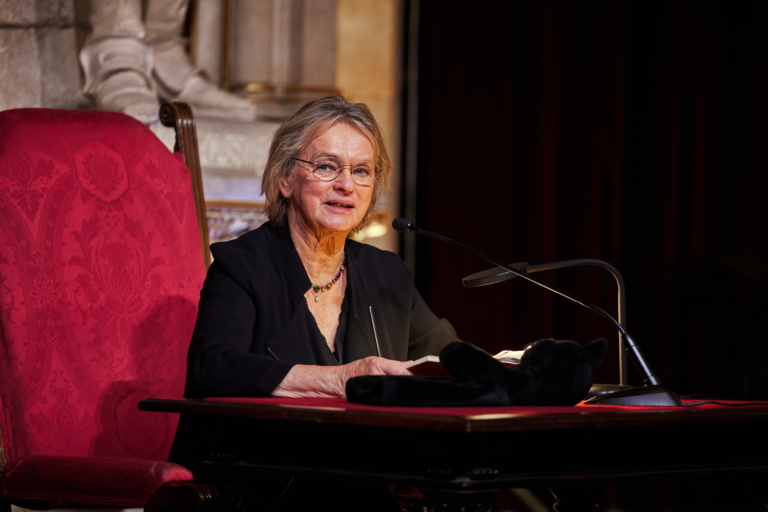 Am 15. Februar wird die deutsche Autorin und Buchmoderatorin Elke Heidenreich 80 Jahre alt. Wir gratulieren unserem Gast bei „EineStadt.EinBuch. 2022“ mit einer „Hommage“ an Heidenreich des in Wien lebenden Schriftstellers Radek Knapp.