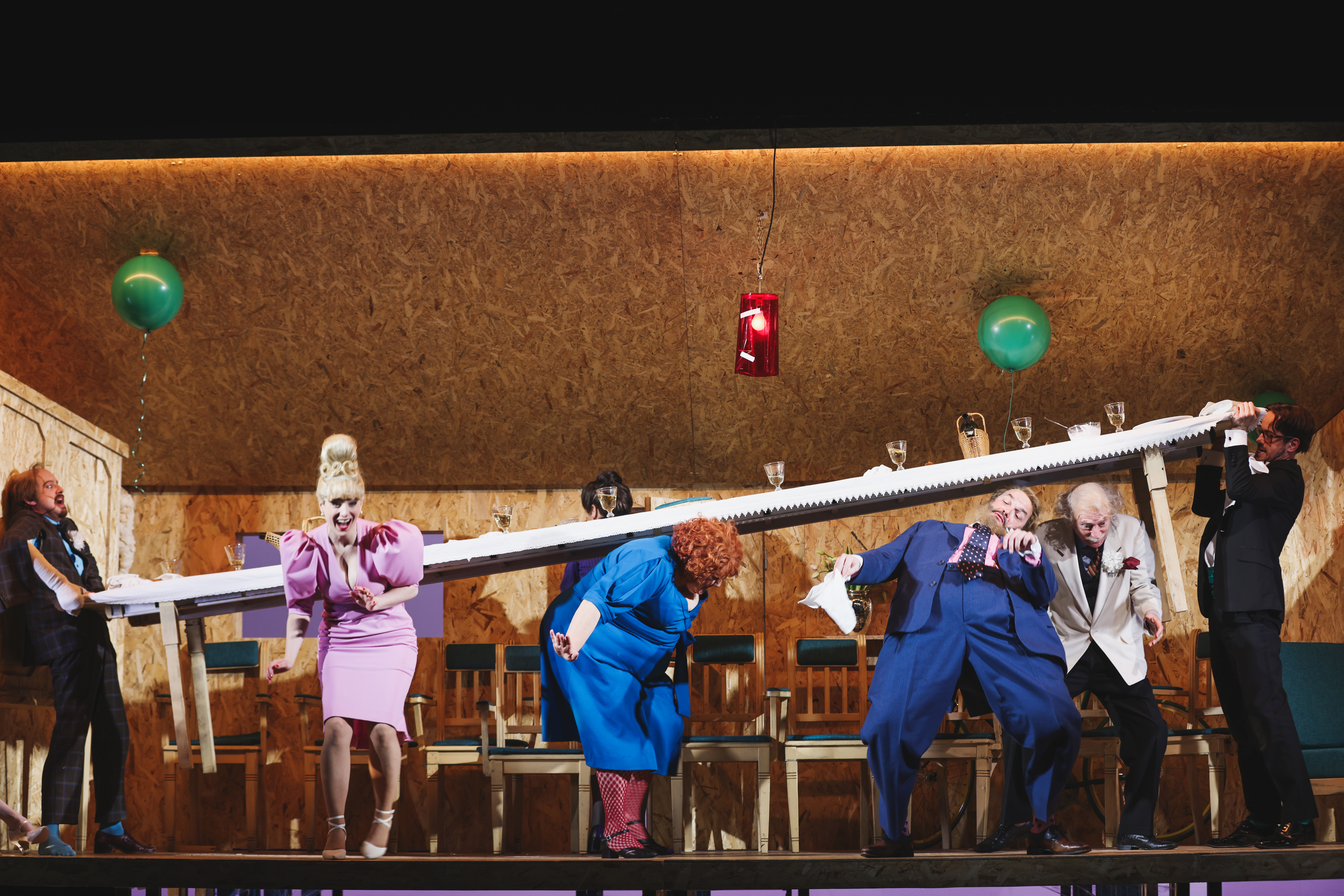 Bertolt Brechts Einakter „Die Kleibürgerhochzeit“ ist eines seiner frühesten Dramen, es fehlt noch alles, was sein späteres Schaffen ausmacht.