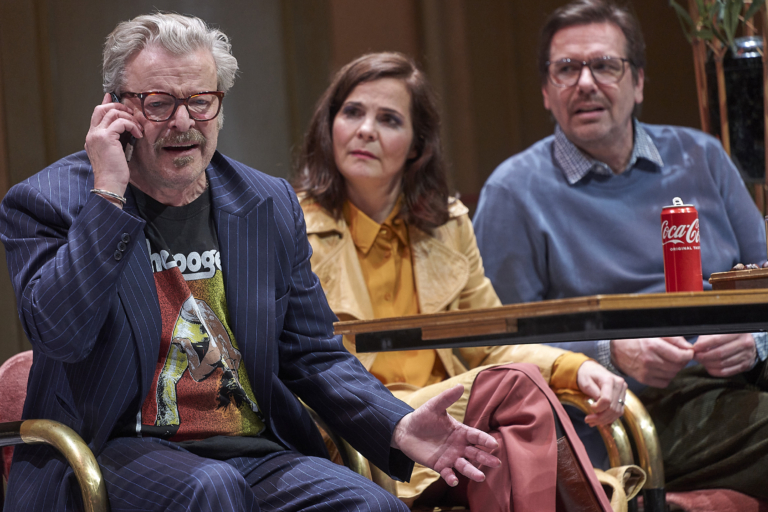 Yasmina Reza ist eine der wenigen Autorinnen, die Stücke schreiben, die für Theaterhits gut sind. „Kunst“, „Drei Mal Leben“ oder „Der Gott des Gemetzels“ sind längst Dauerbrenner auf den Bühnen.