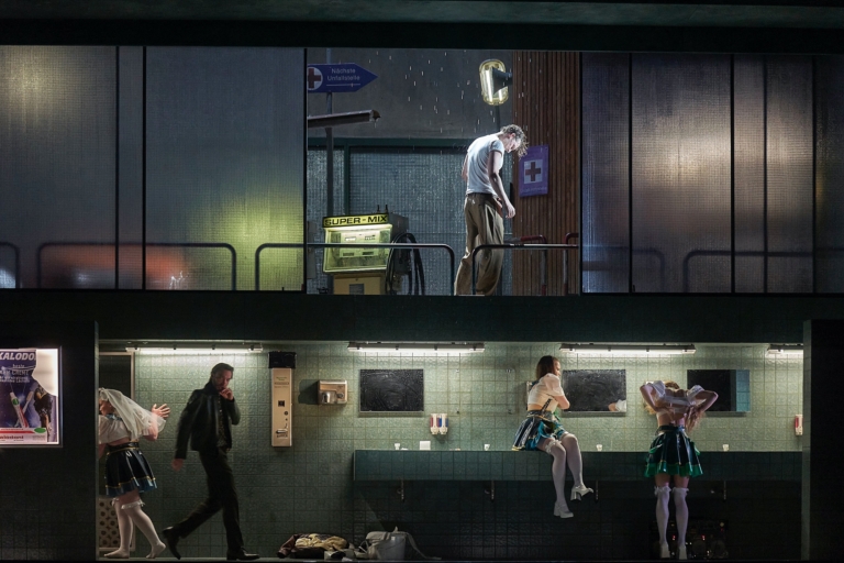 Ödön von Horváths auf dem Oktoberfest in München spielendes Volksstück „Kasimir und Karoline“ gehört zu den meistgespielten Repertoirestücken des deutschen Theaters.