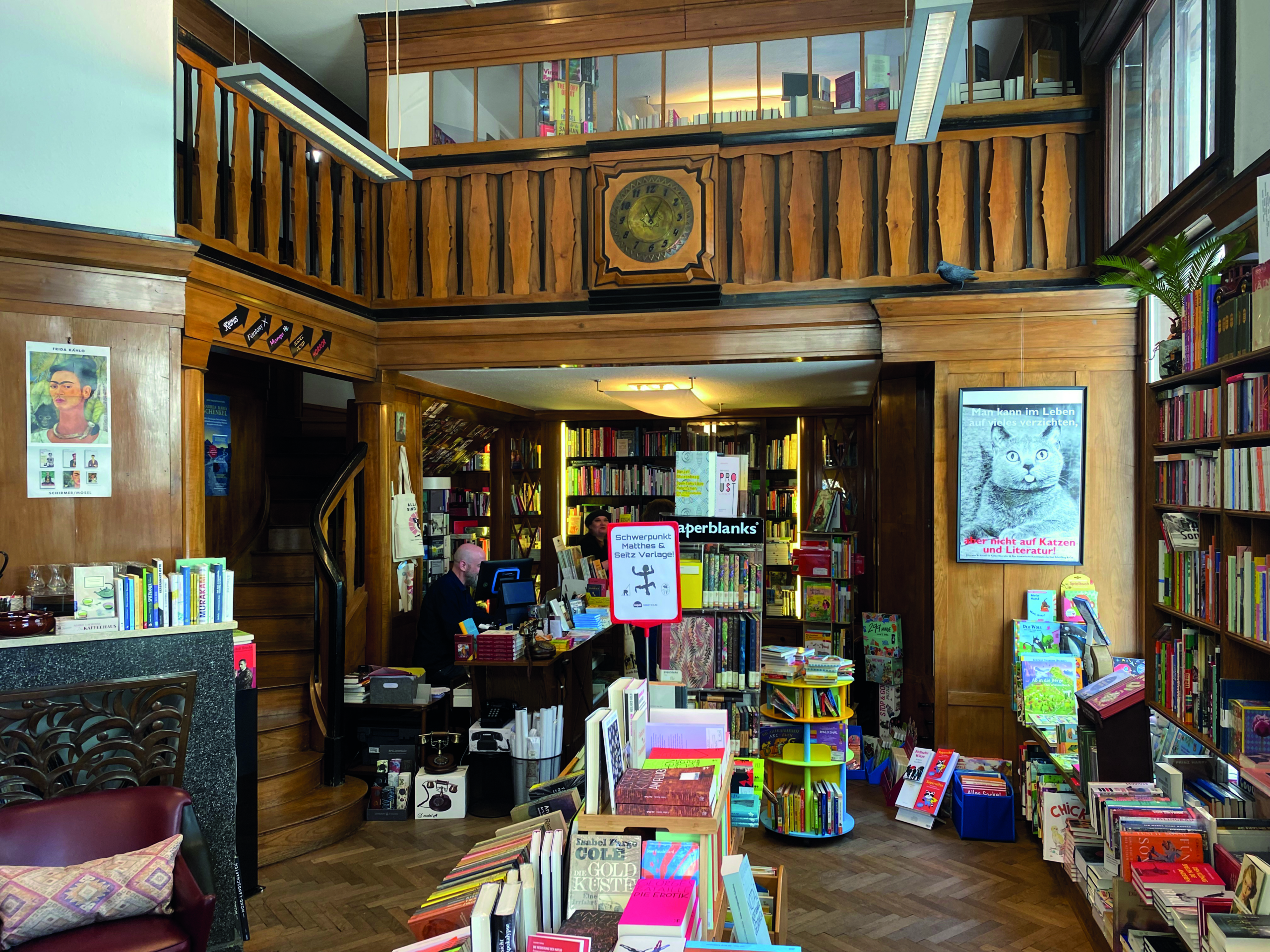Die Buchhandlung analog wird heuer auch den Büchertisch beim Literaturfestival Rund um die Burg bereitstellen.