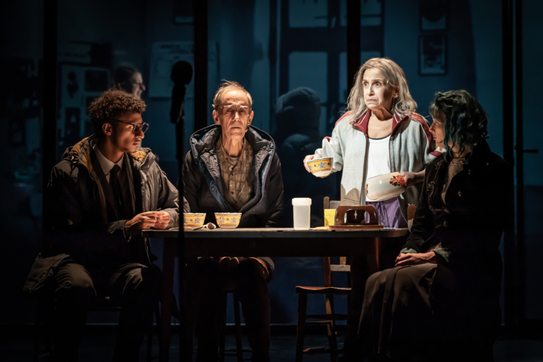 Spannendes britisches Theater bei den Wiener Festwochen – nur noch heute zu sehen: „Drive your Plow Over the Bones of the Dead“