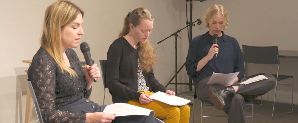 Frieda Paris, Sara Schmiedl & Hannah Bründl beim „Fest der Poesie“ 2022. – ©poesiegalerie