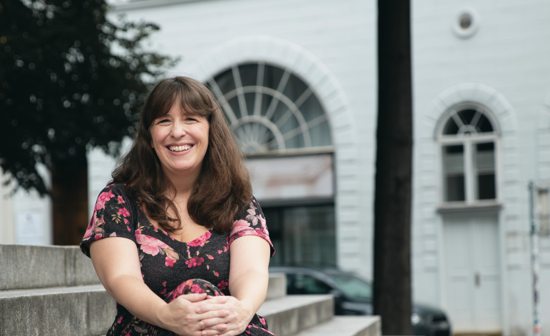 Constanze Scheib schreibt erfolgreich Krimis um eine unternehmungslustige „Gnä’ Frau“ samt Dienstmädchen in den 70er-Jahren in Wien. Zur Kriminacht am 10. Oktober erscheint ihr neuester Fall.