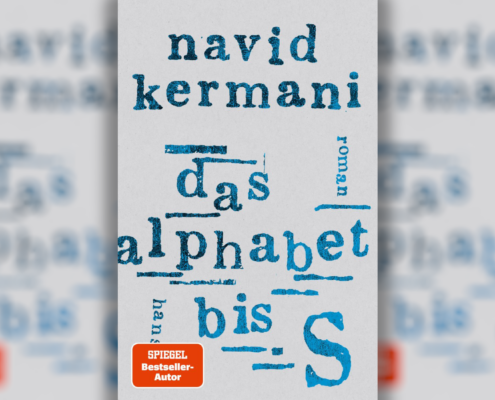 Navid Kermani ist ein deutscher Autor, dessen Eltern schon lange vor seiner Geburt aus dem Iran in die Bundesrepublik geflohen waren. Der studierte Orientalist arbeitete als Journalist u.a. beim SPIEGEL, für seinen Roman „Dein Name“ erhielt er den Kleist-Preis.