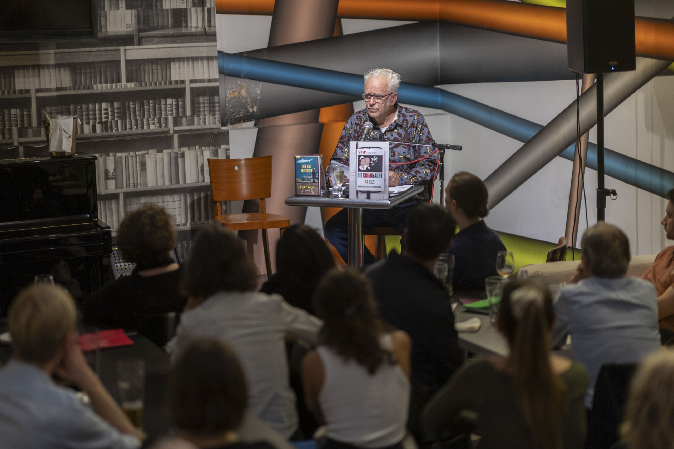 Bei der 19. Kriminacht in den Kaffeehäusern lauschten wieder Tausende Wienerinnen und Wiener den neuesten Thrillern heimischer Autorinnen und Autoren bei Mocca und Melange.