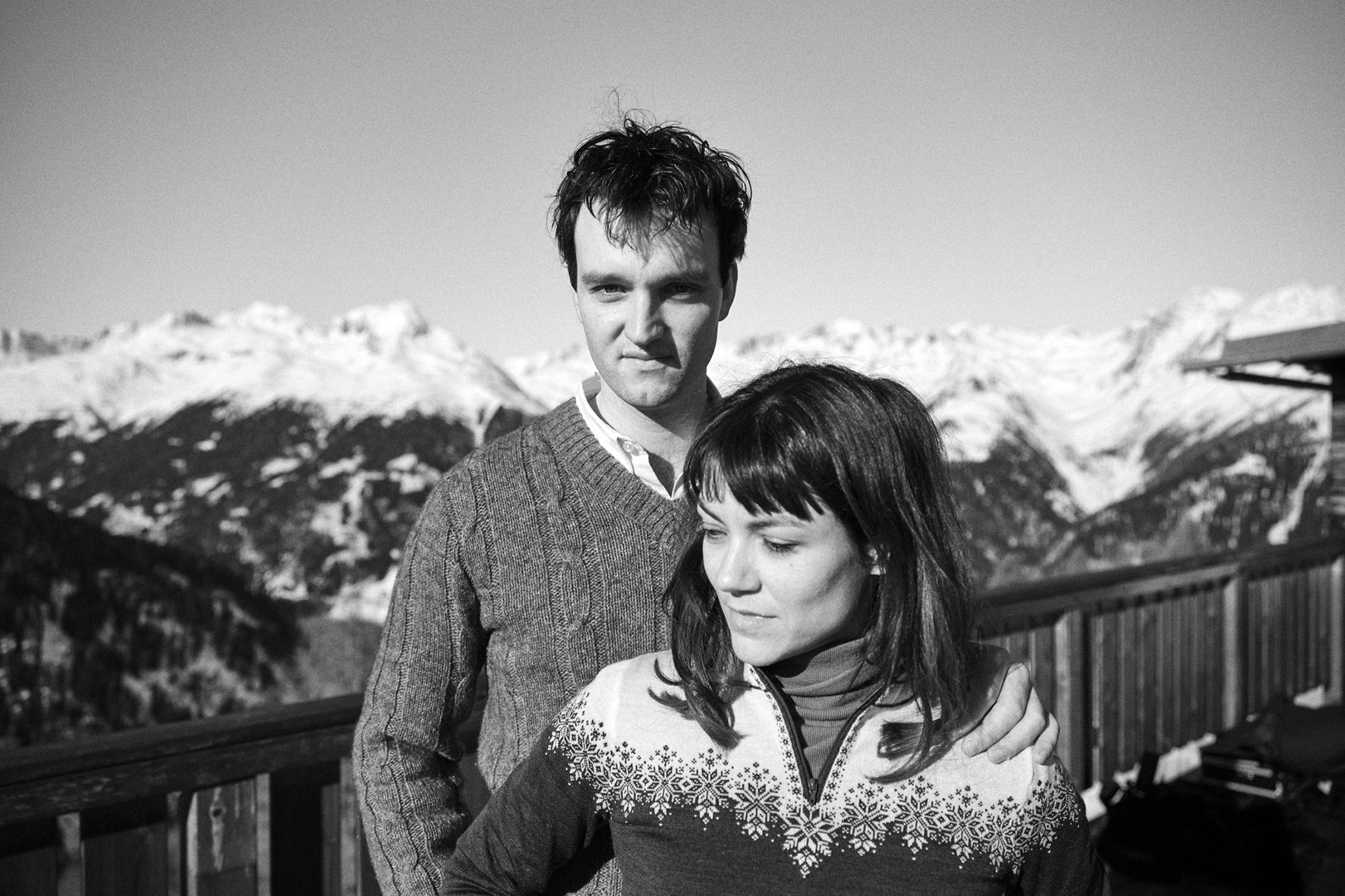 Bei den Filmfestspielen in Venedig lief der Film im Hauptbewerb, ab 10. November ist er auch in Österreich zu sehen. DIE THEORIE VON ALLEM von Timm Kröger scheint aus der Zeit gefallen, gedreht wurde in s/w und es geht auch irgendwie um Paralleluniversen.