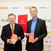 Bürgermeister Michael Ludwig mit Autor Bernhard Schlink. – ©Stefan Burghart