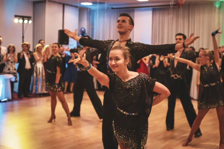 Rund 100.000 Menschen leben in Wien vegan, und das feiert der Wiener Vegan Ball bei schwungvoller Musik, stilvollem Ambiente und pflanzlichen Genüssen am 19.1.24 im Hilton Vienna Park.