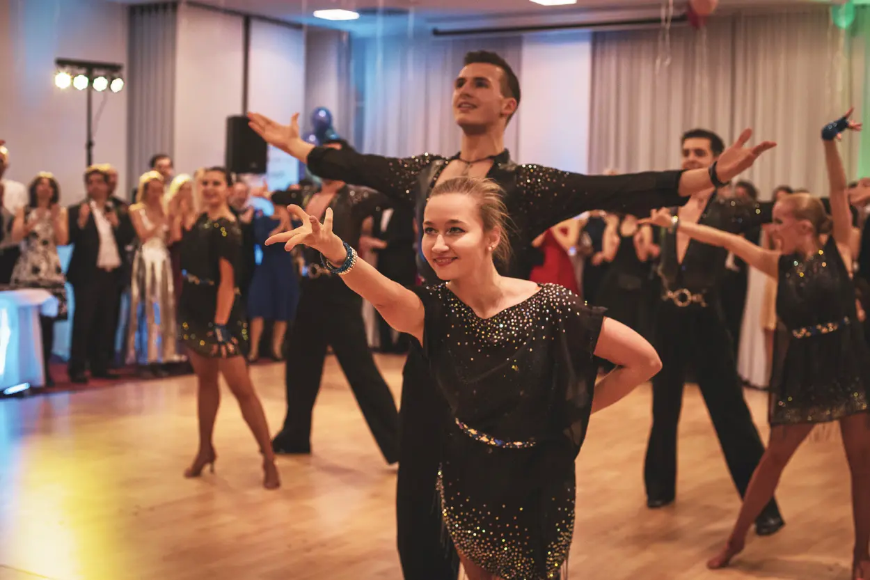 Rund 100.000 Menschen leben in Wien vegan, und das feiert der Wiener Vegan Ball bei schwungvoller Musik, stilvollem Ambiente und pflanzlichen Genüssen am 19.1.24 im Hilton Vienna Park.