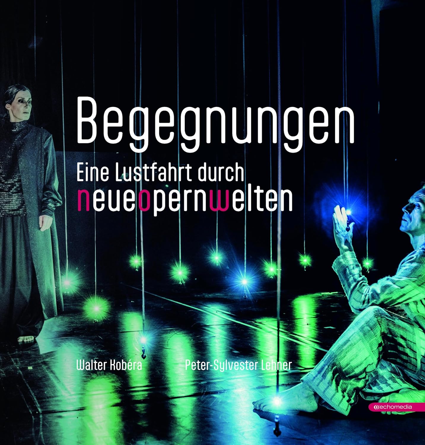 „Begegnungen – Eine Lustfahrt durch neue Opernwelten“ heißt das prächtige Buch, das zum Jubiläum erschienen ist – ein Band mit zahlreichen Fotos aus 30 Jahren.