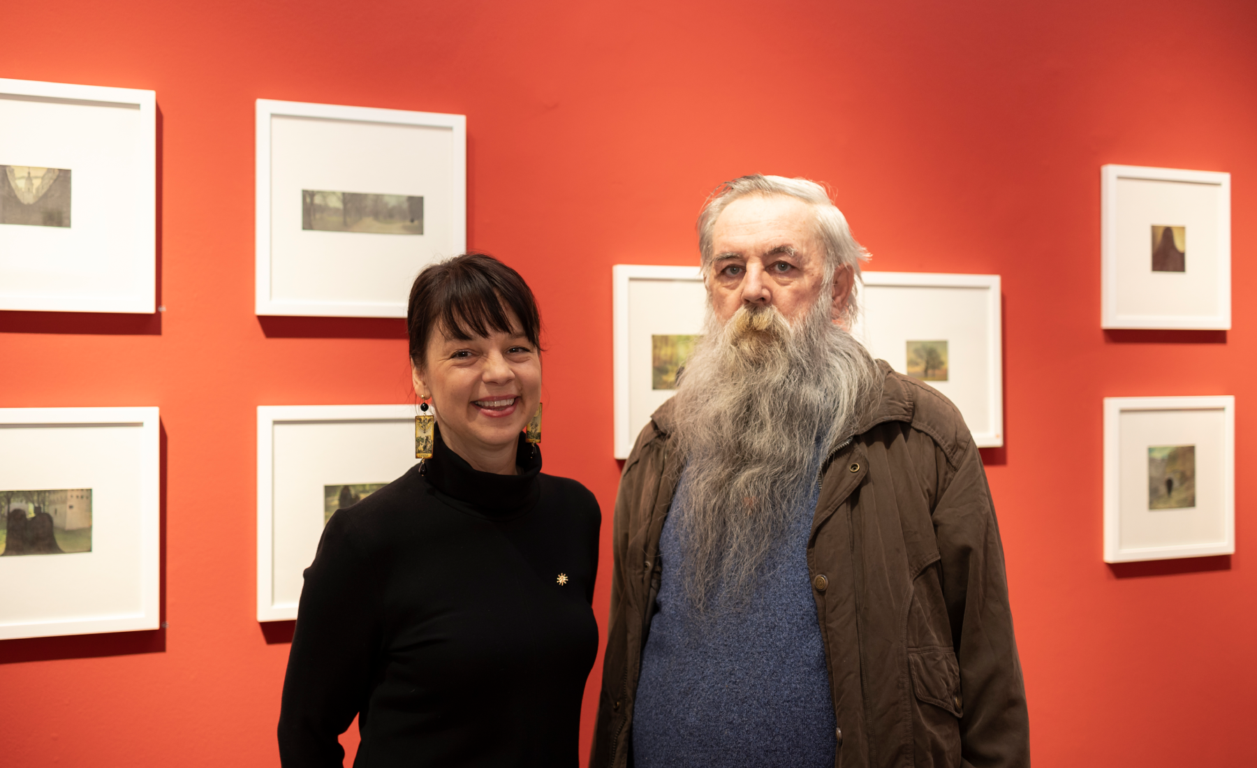 Leopold Strobl ist derzeit auf der Biennale im Österreich-Pavillion zu sehen – ein großer Erfolg für die galerie gugging. Hier ein Gespräch mit der Leiterin Nina Katschnig.