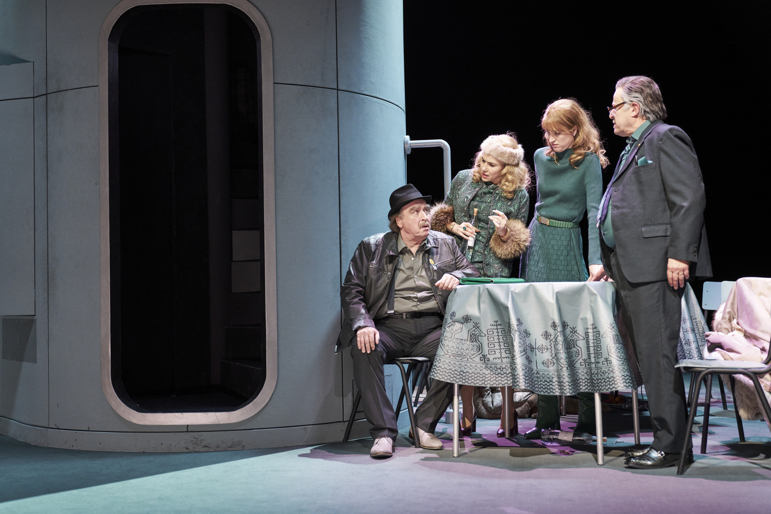 „Der Revisor“ im Akademietheater. – ©Tommy Hetzel