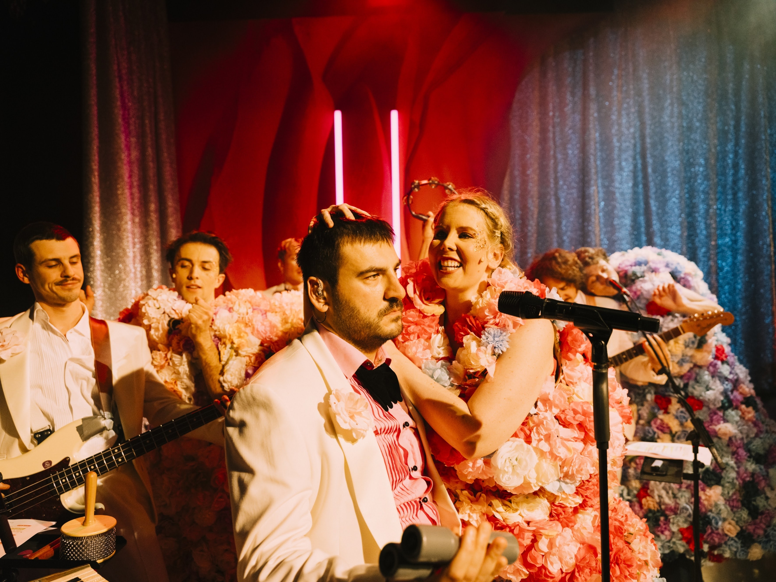 In den Schlund der Society – Stefanie Sargnagls „Opernball“ im Theater Rabenhof | ©Ingo Pertramer