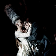 In den Niederungen des Franz Antel – „006.AM.PSYCHOSEE“ im Off-Theater –©Nadine Melanie