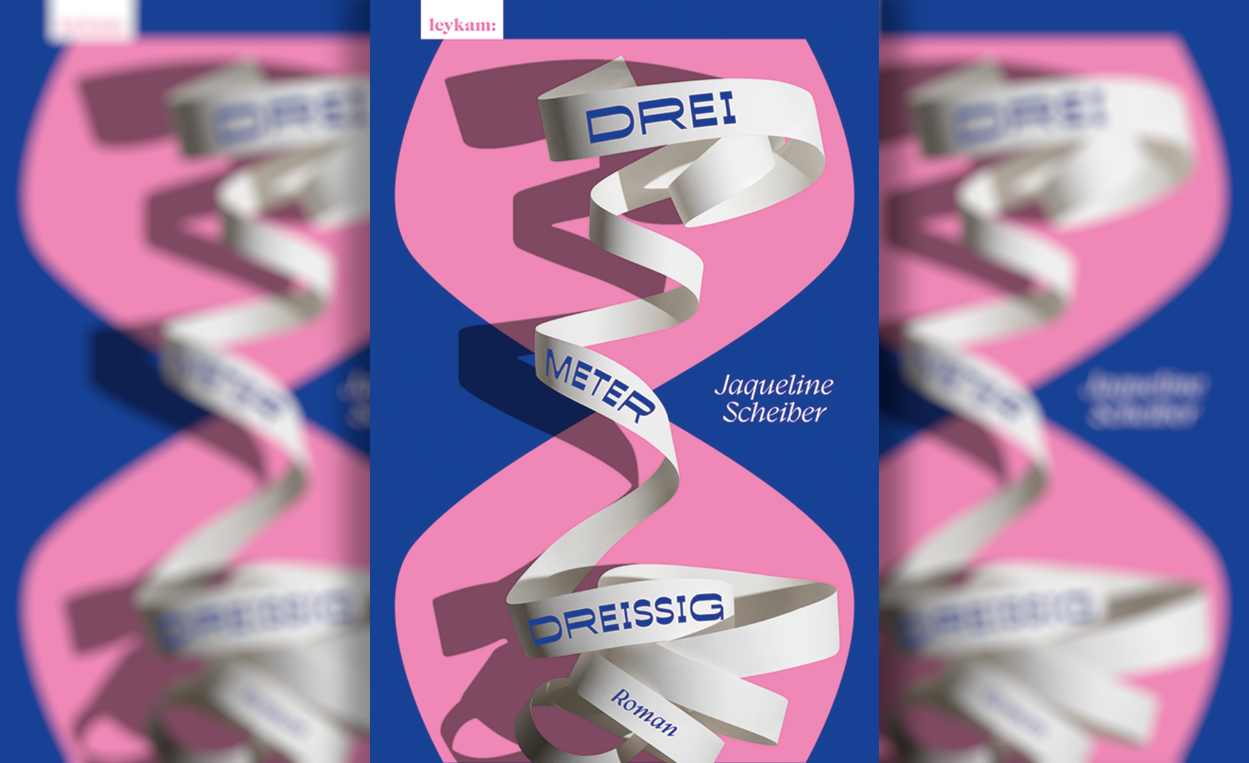 Dreimeterdreißig ist die Höhe der Wiener Altbauwohnung, in der Klara eines Tages neben ihrem toten Freund Balázs aufwacht. Ein Schock zweifelsohne, doch Klara will das Offensichtliche nicht wahrhaben.