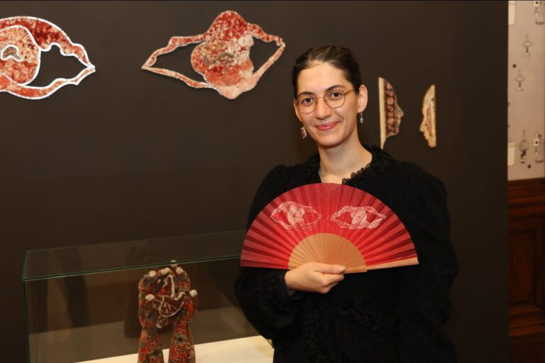 Noushin Redjaians Kunstfächer für den Kaffeesiederball 2026