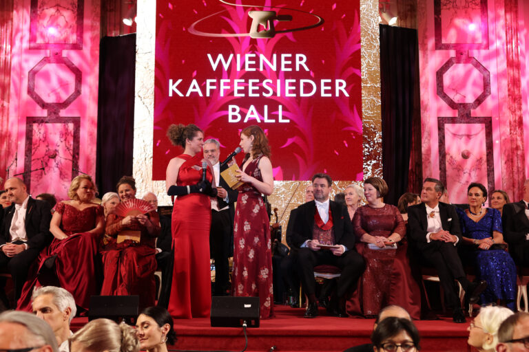 Rauschender Kaffeesiederball im prachtvollen Ambiente