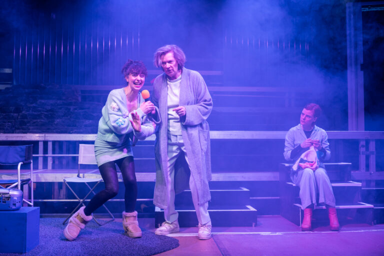 „Radio Goo Goo“ von Judith Humer im Kosmos Theater