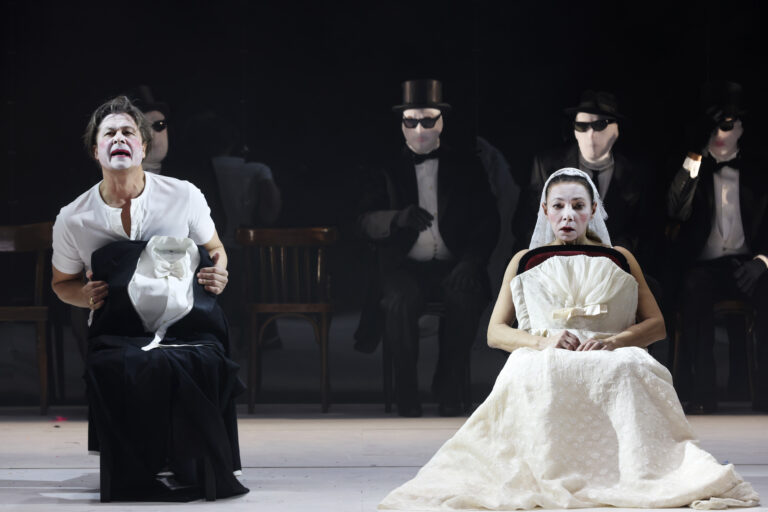 Torsten Fischer dichtet Büchners „Leonce und Lena“ in den Kammerspielen leider weiter